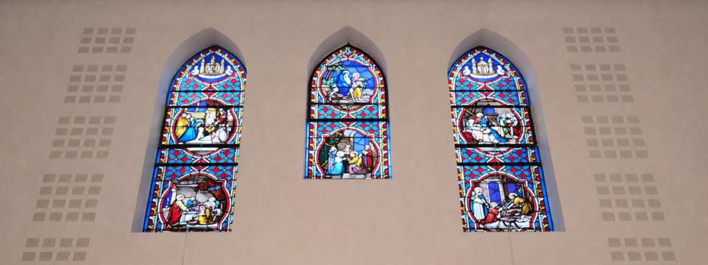 Les vitraux à l'intérieur de la chapelle de la FSSPX à Clermont-Ferrand