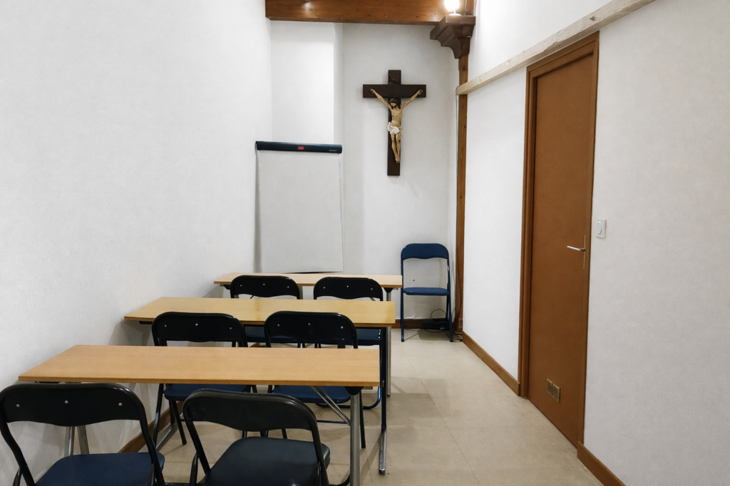 La salle de conférences pour adultes de la chapelle de Clermont-Ferrand